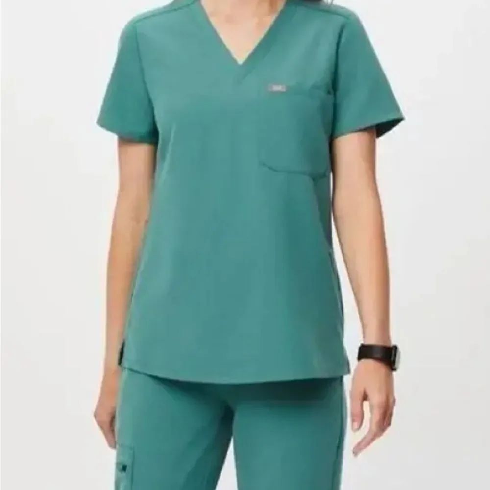 NWT Figs Catarina One-Pocket Scrub Top Marine